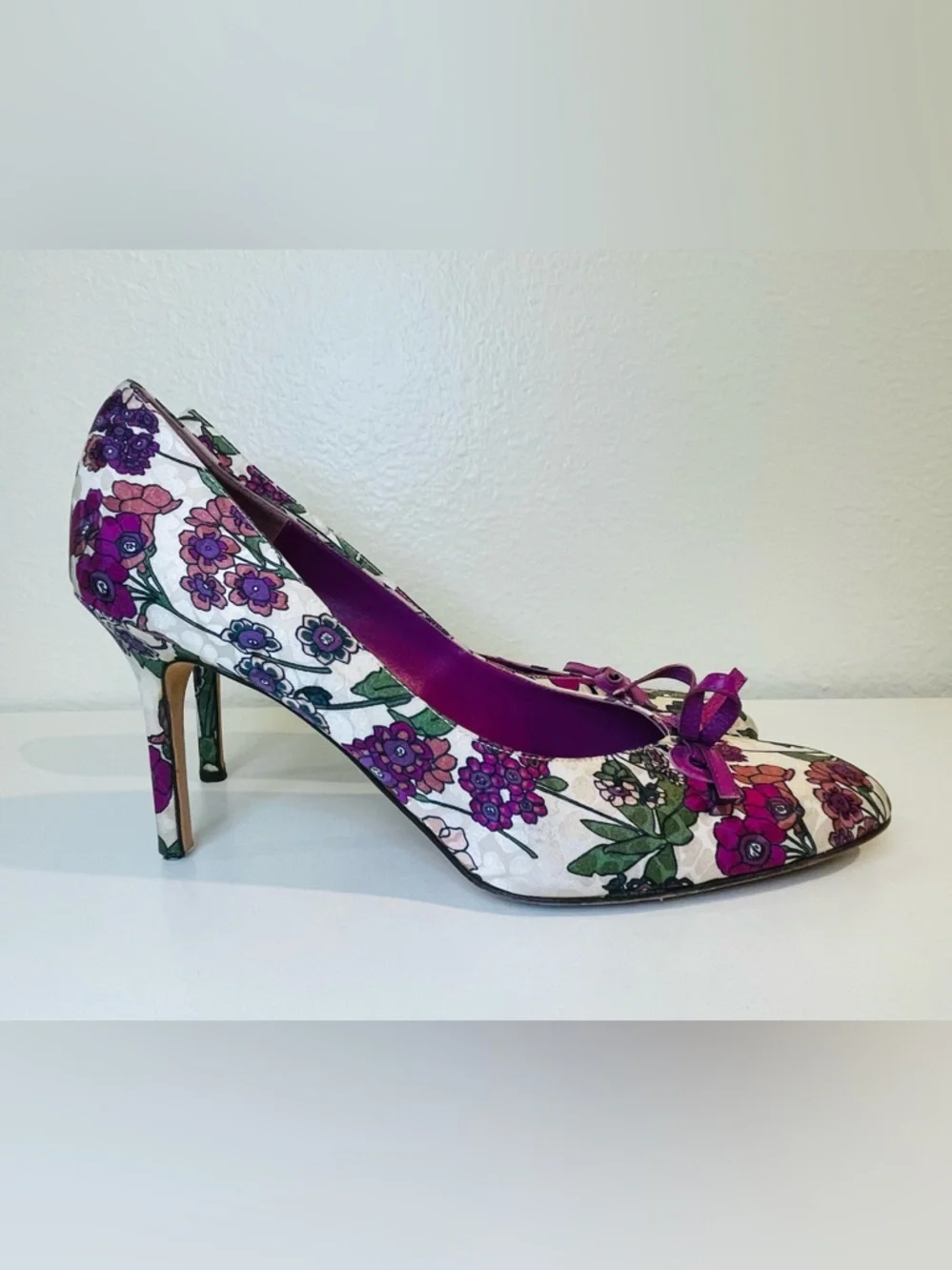 Isaac Y2K Silk Floral Cream and Purple Bow Heels Dress Pumps‎ Size 10